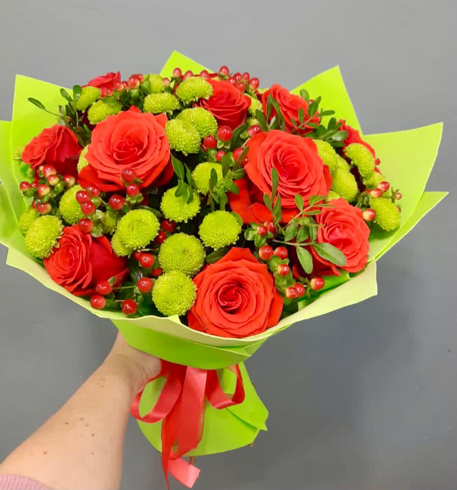 Букет цветов из: Хризантемы и Розы в Нижнегорском