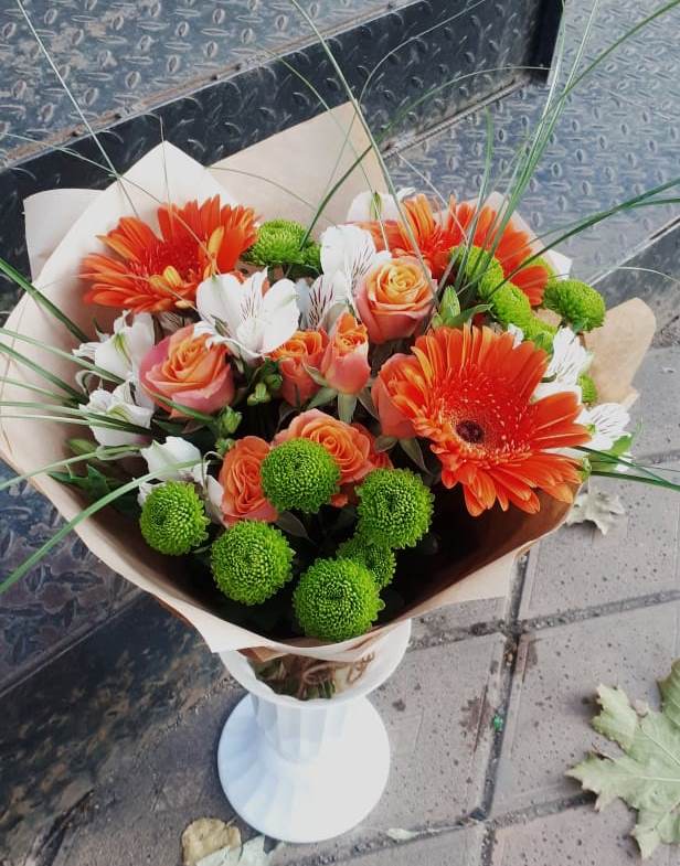 Букет цветов из: Герберы, Хризантемы, Альстромерии и Розы в Нижнегорском