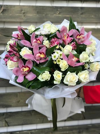 Букет цветов из: Розы и Хризантемы в Нижнегорском