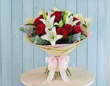 Букет цветов из:  Лилии и Розы в Нижнегорском