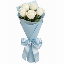 Букет 5 Белых роз Проуд в Нижнегорском