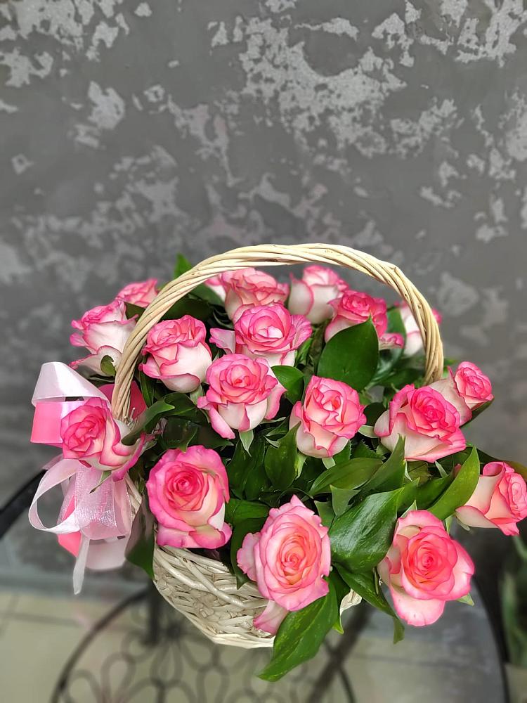 Цветочная композиция из Розы в корзине в Нижнегорском