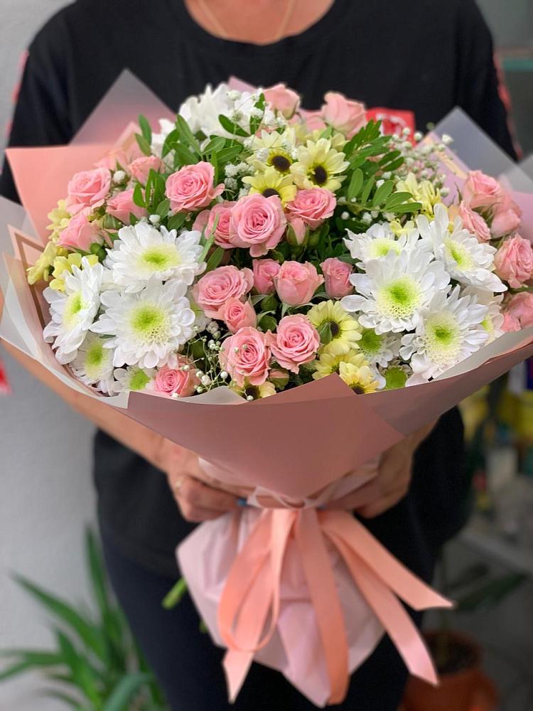 Букет цветов из: Розы и Хризантемы в Нижнегорском
