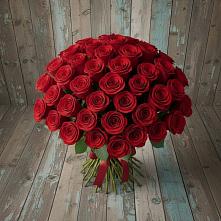 Букет 55 Красных роз Фридом #REPLACE_PRED# Нижнегорском