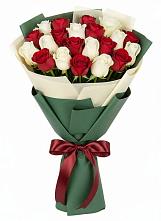 Букет Микс из красных и белых роз #REPLACE_PRED# Нижнегорском