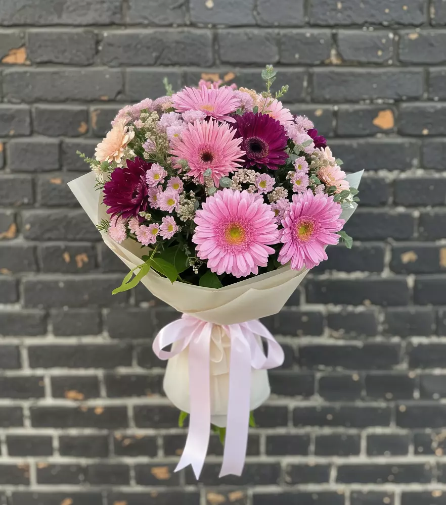 Букет цветов из: Герберы и Хризантемы в Нижнегорском