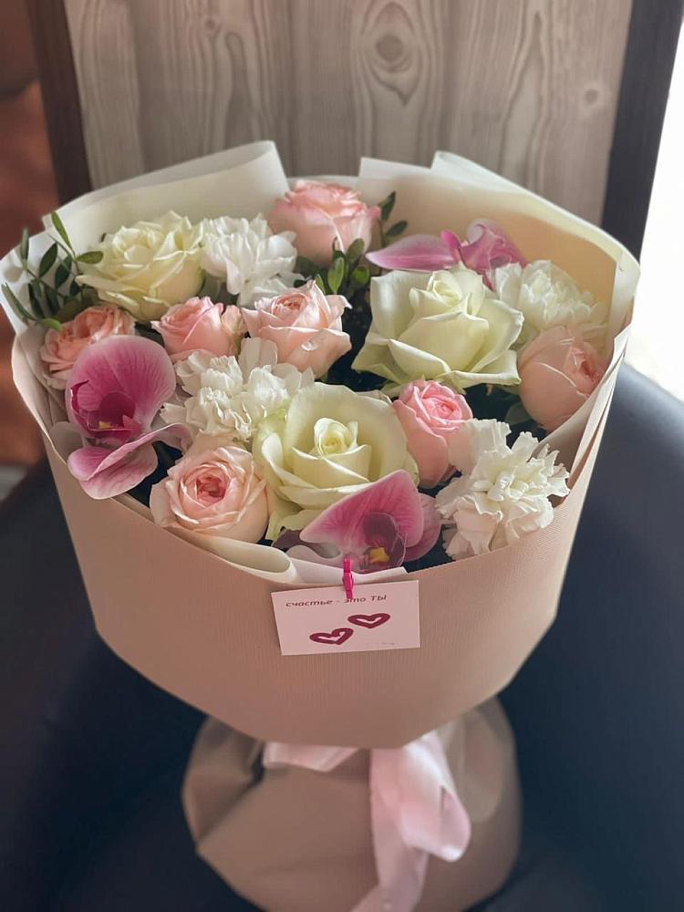 Букет цветов из: Орхидеи, Розы и Гвоздики в Нижнегорском