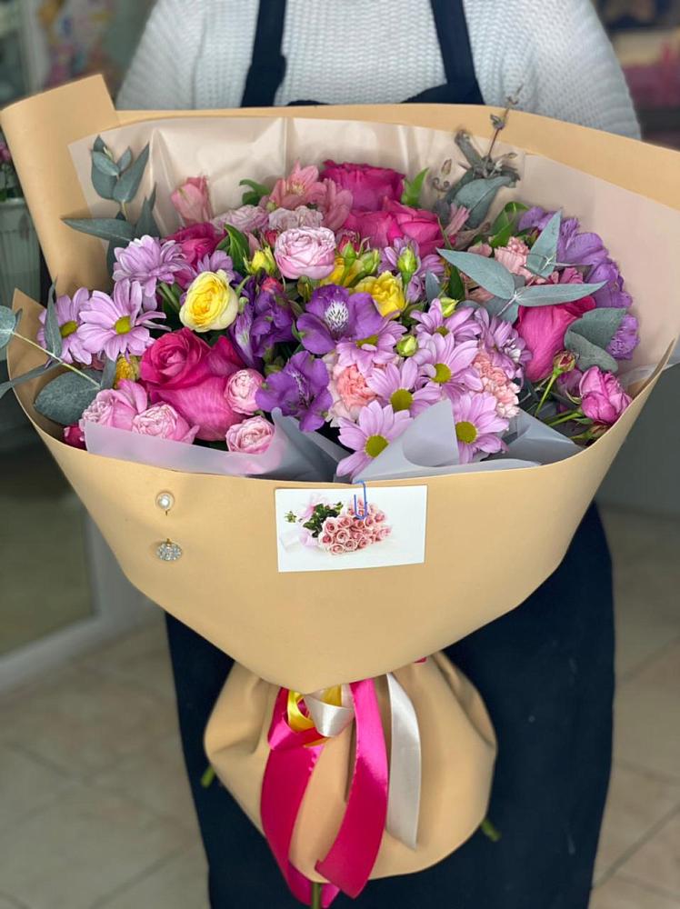 Букет цветов из: Хризантемы, Гвоздики и Альстромерии в Нижнегорском