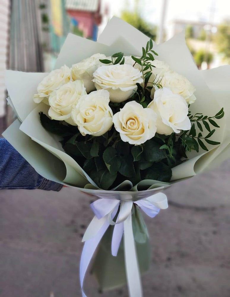 Букет Белые розы Проуд в Нижнегорском