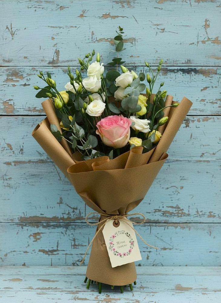 Букет цветов из: Розы и Лизиантусы в Нижнегорском