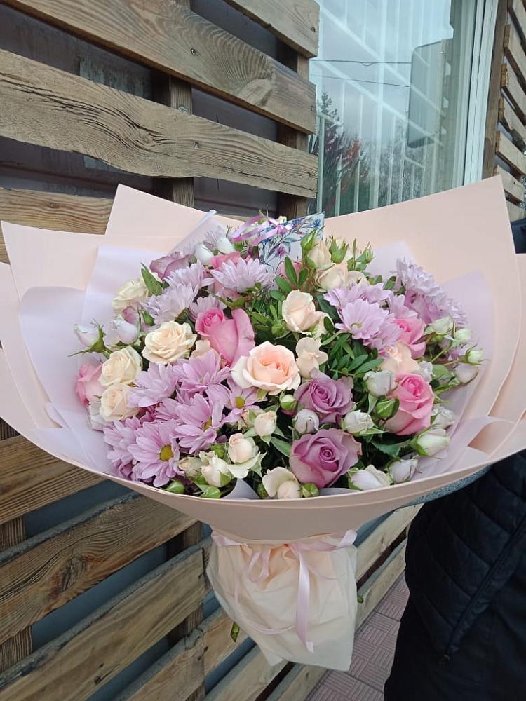 Букет цветов из: Розы и Хризантемы в Нижнегорском