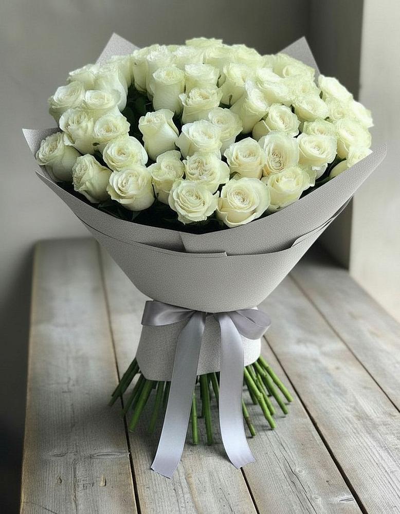 Букет 35 Белых роз в Нижнегорском