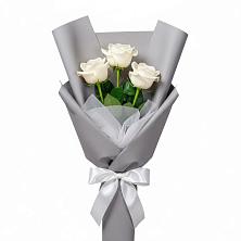 Букет 3 белые розы в Нижнегорском