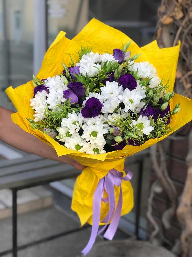 Букет цветов из: Ирисы, Хризантемы и Ромашки в Нижнегорском