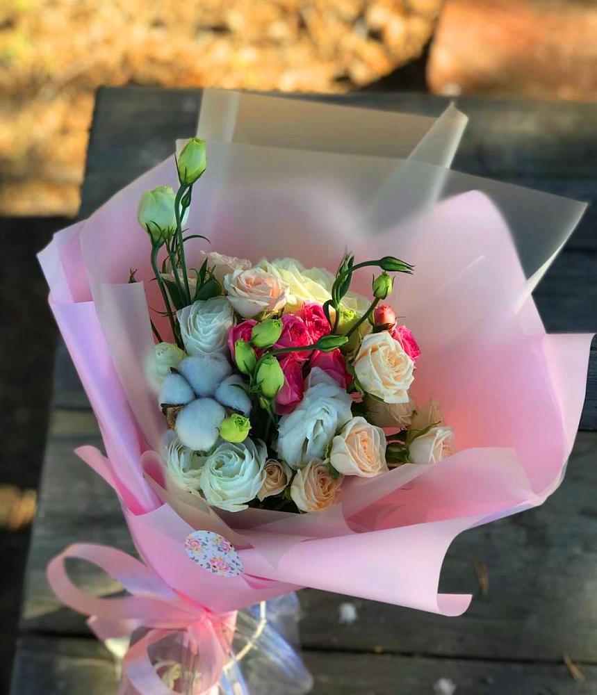 Букет цветов из: Розы и Лизиантусы в Нижнегорском