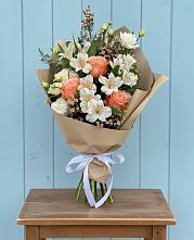 Букет цветов из:  Альстромерии, Лизиантусы, Розы и Хризантемы #REPLACE_PRED# Нижнегорском