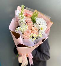 Букет цветов из:  Хризантемы и Розы в Нижнегорском