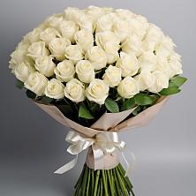 Букет 101 беля роза Белоснежка в Нижнегорском