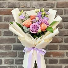 Букет цветов из:  Лизиантусы и Розы в Нижнегорском