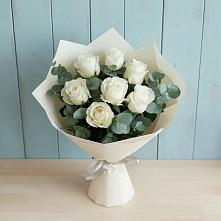 Букет Белые розы в Эвкалипте в Нижнегорском