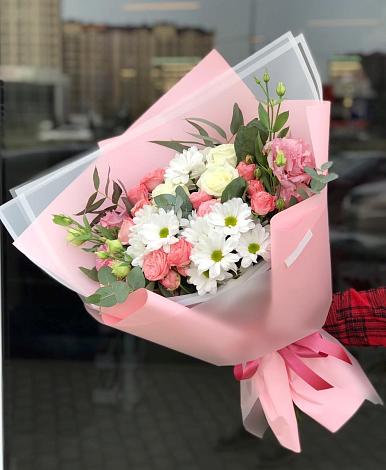 Букет цветов из: Розы, Лизиантусы и Хризантемы в Нижнегорском