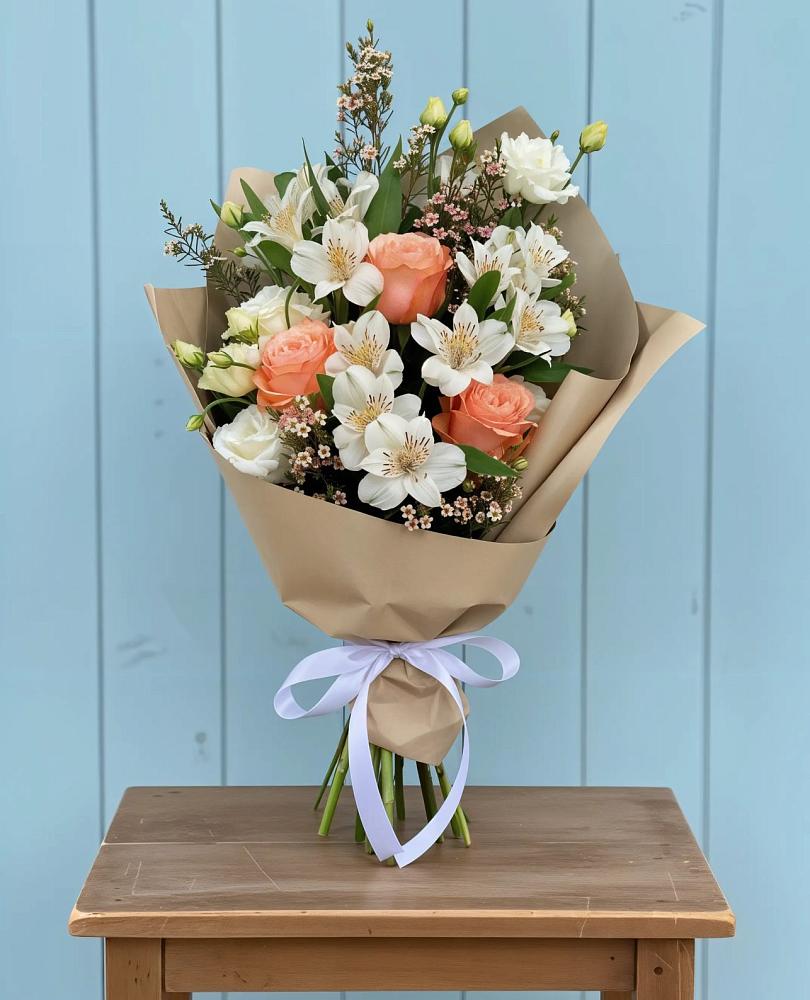 Букет цветов из: Альстромерии, Лизиантусы, Розы и Хризантемы в Нижнегорском