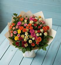 Букет Микс из разноцветных кустовых роз в Нижнегорском