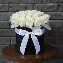 Цветочная композиция из Розы в шляпной коробке в Нижнегорском