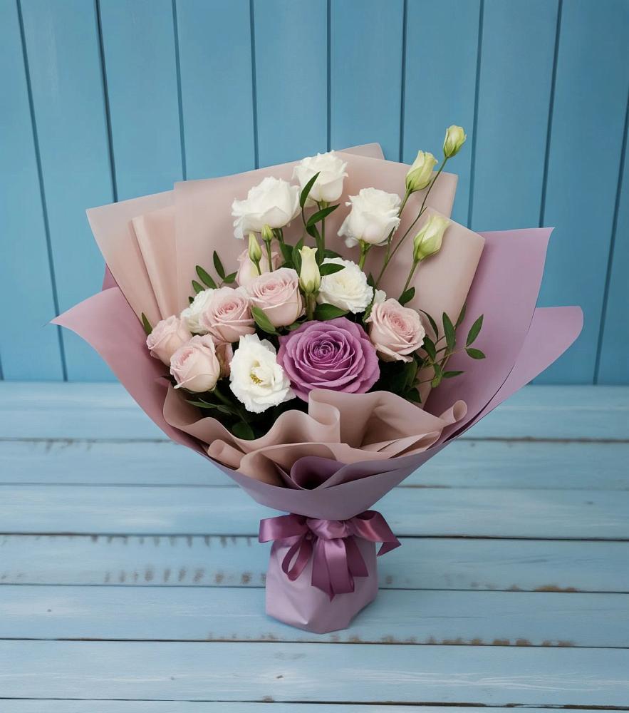 Букет цветов из: Розы и Лизиантусы в Нижнегорском